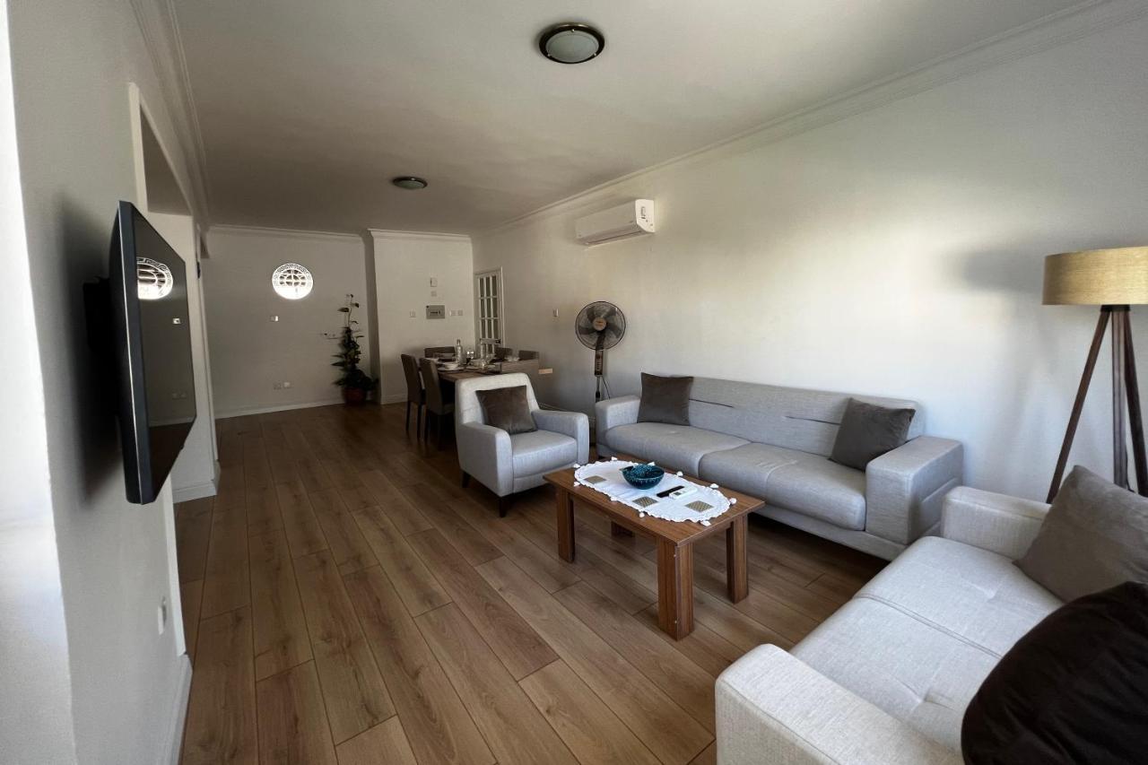 Stylish 3 Bedroom Apartment In Кирения Экстерьер фото