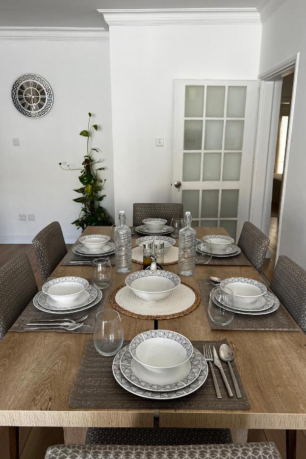 Stylish 3 Bedroom Apartment In Кирения Экстерьер фото