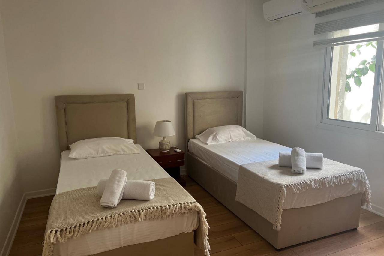 Stylish 3 Bedroom Apartment In Кирения Экстерьер фото
