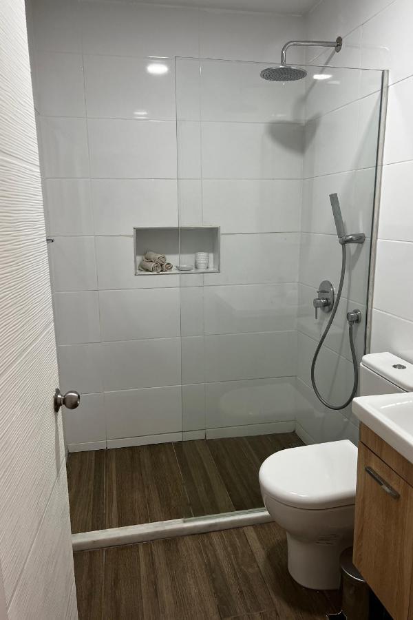 Stylish 3 Bedroom Apartment In Кирения Экстерьер фото