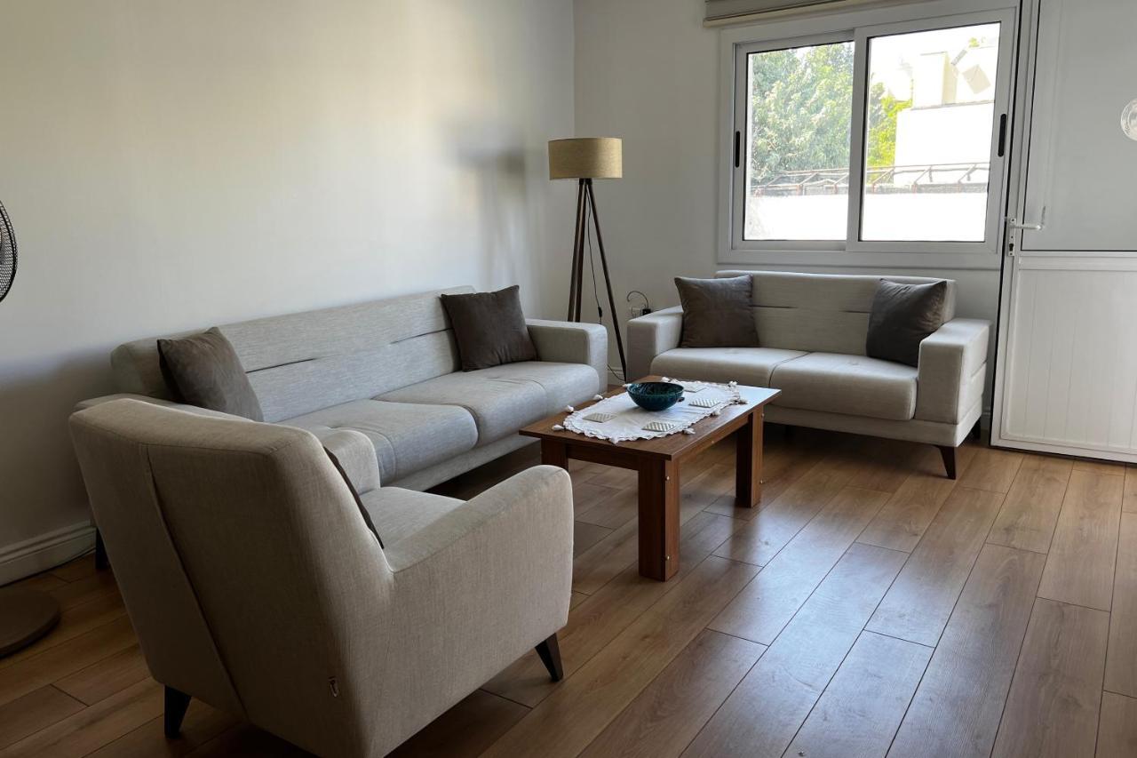 Stylish 3 Bedroom Apartment In Кирения Экстерьер фото