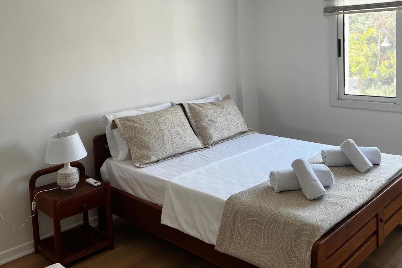 Stylish 3 Bedroom Apartment In Кирения Экстерьер фото